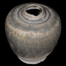 Petit pot en gr�s verniss� vert olive